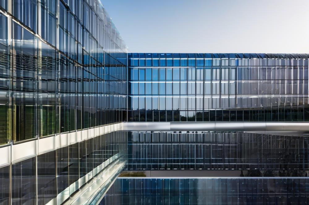 top-solar-glass-companies-revolutionizing-office-b